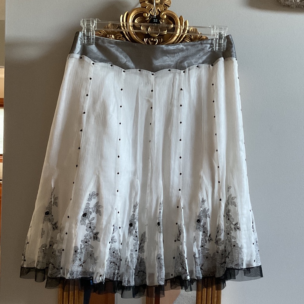 White and Black Embroidered Sequined Beaded A-Line Skirt M